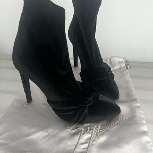 Giuseppe Zanotti Ophelia Bimba Knot Velvet Stiletto
Boots Booties Womens EU 37.5